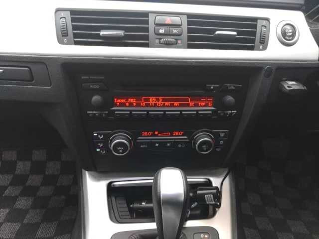 BMW 320i 2008 (9)