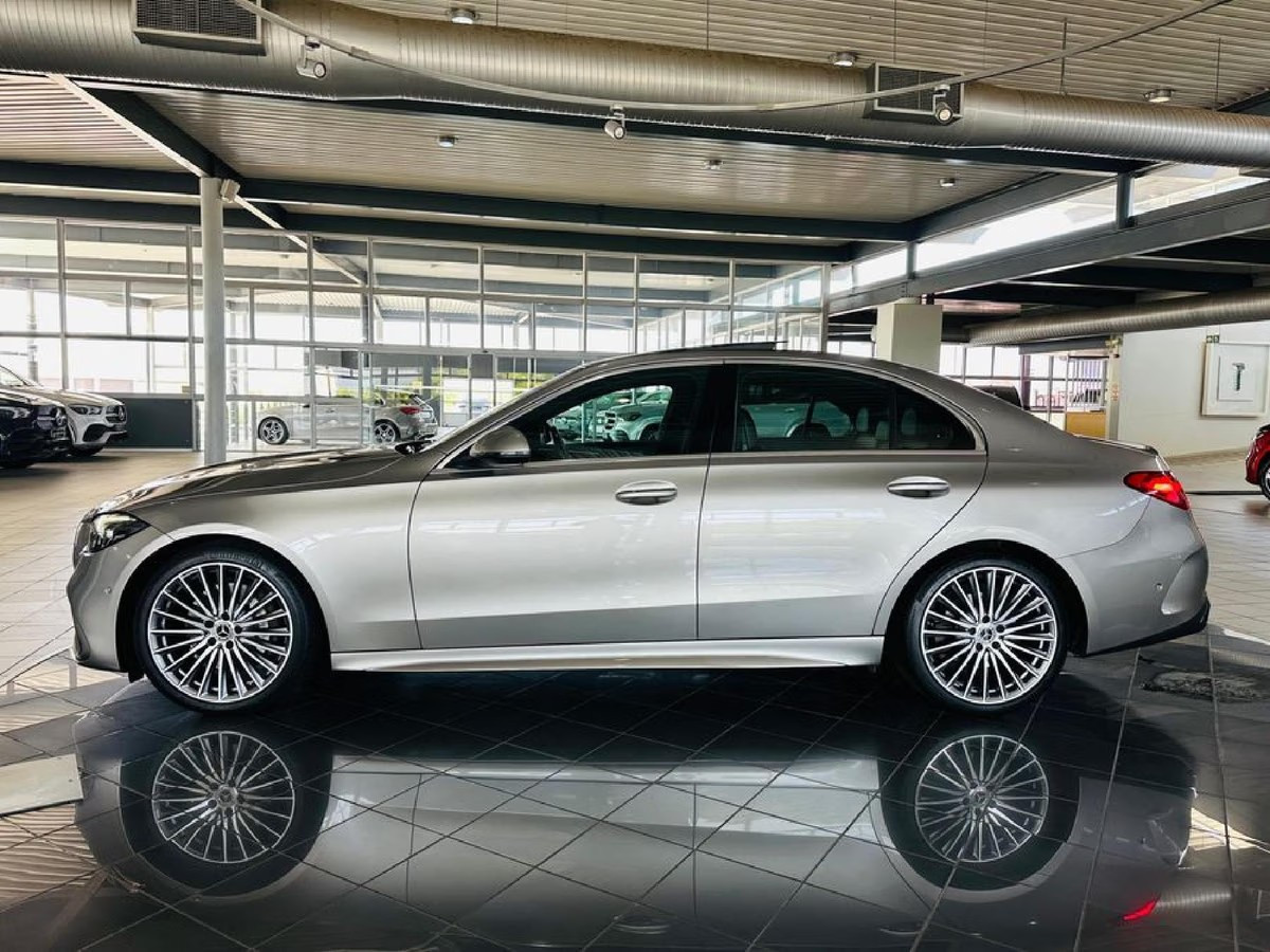 Mercedes-Benz C200 2022 (10)