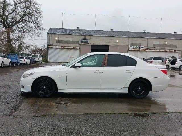 BMW 525i 2010 (2)