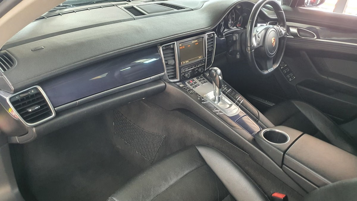 Porsche Panamera 2012 (7)