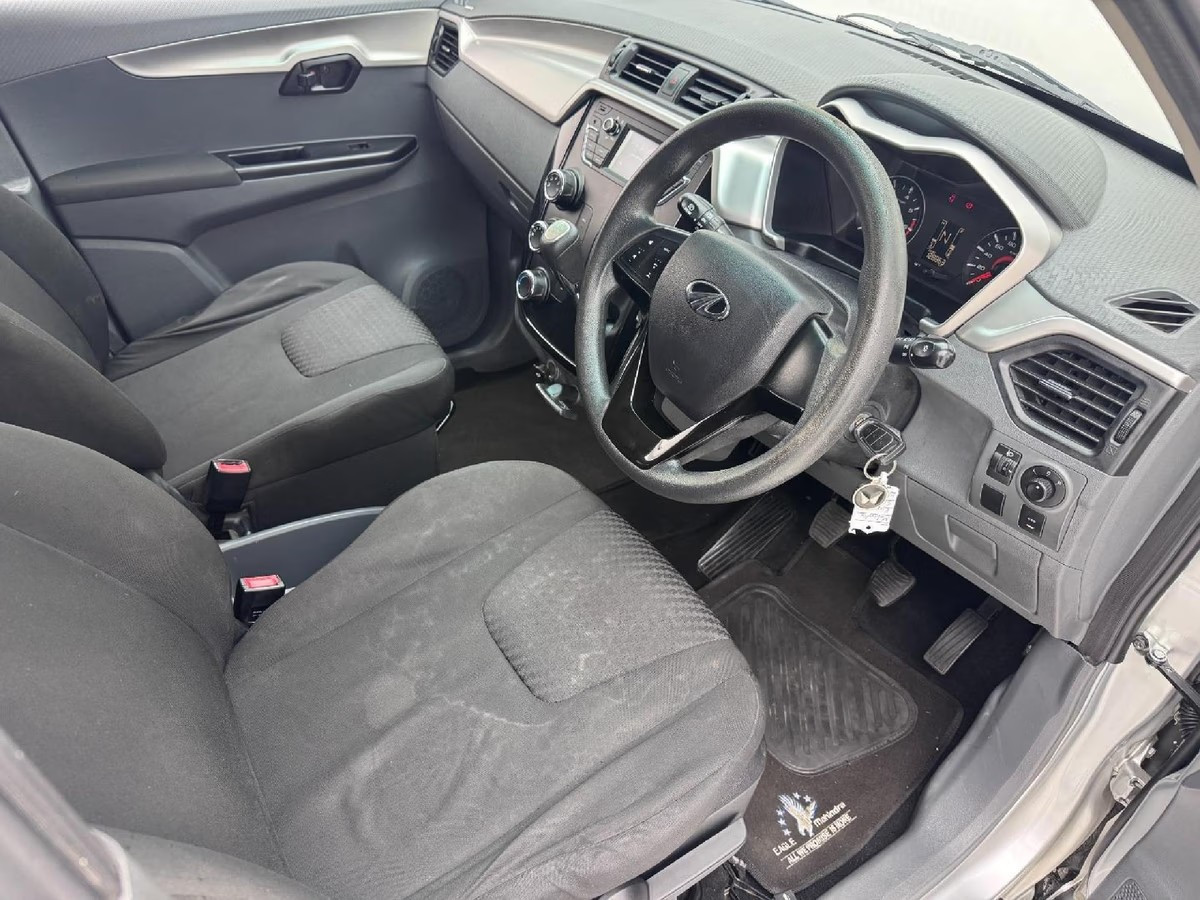 Mahindra KUV 100 2018 (3)