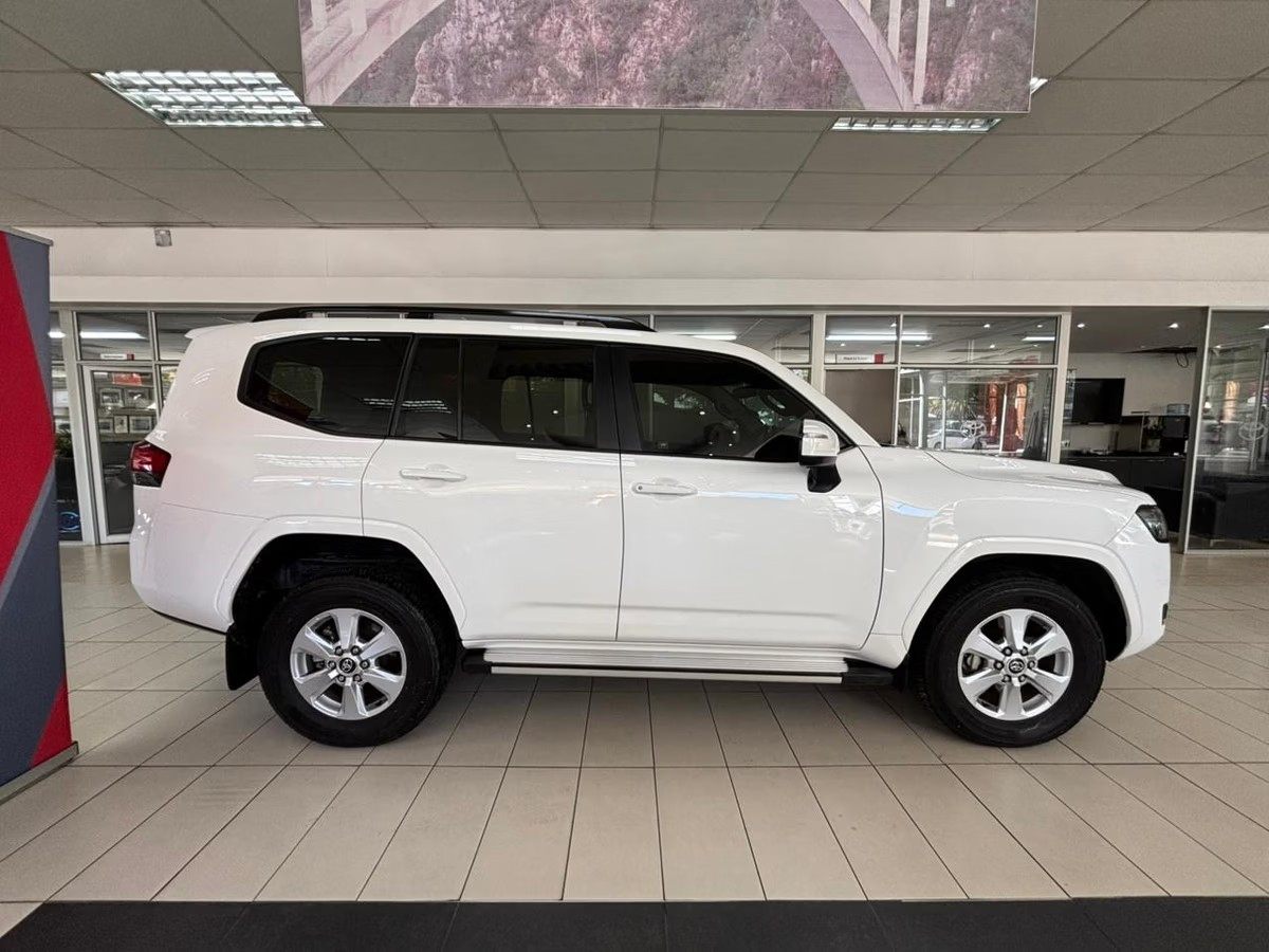 Toyota Land Cruiser 300 2023 (3)