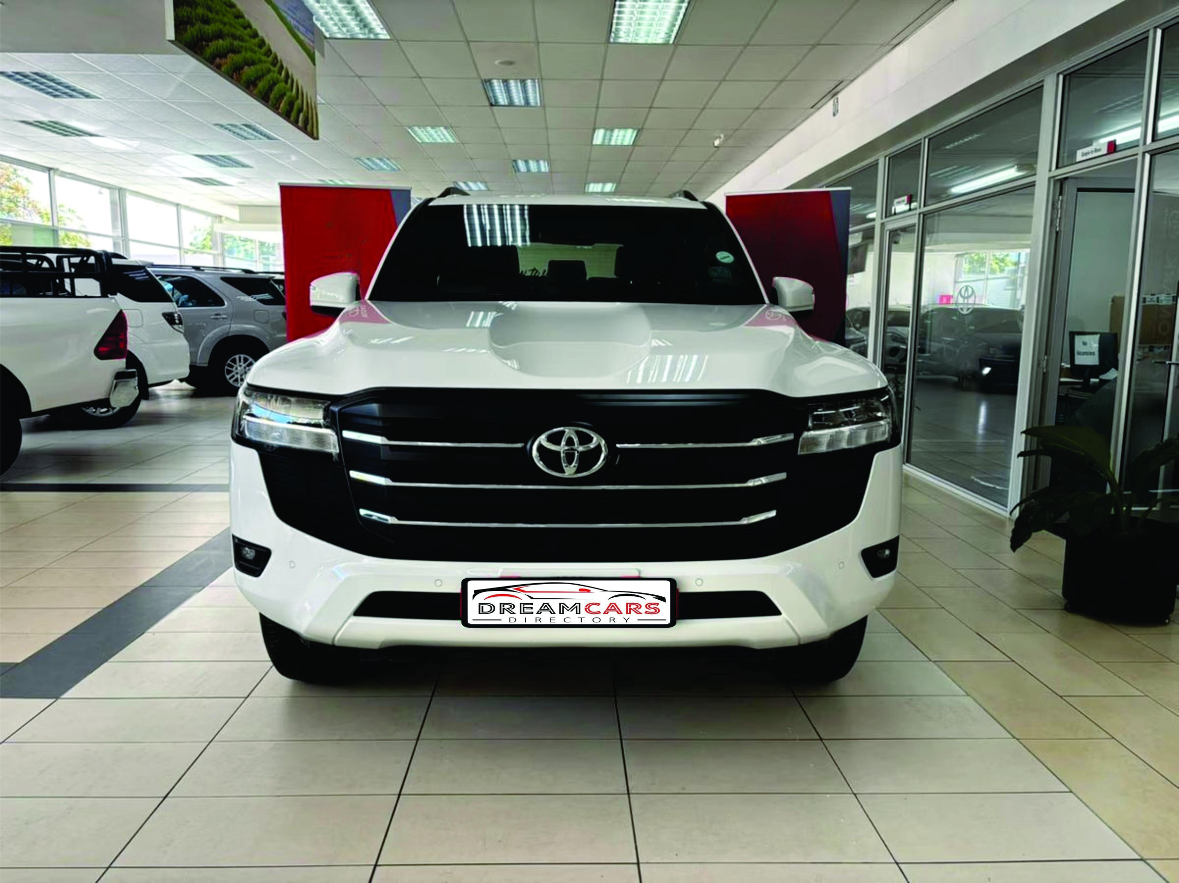 Toyota Land Cruiser 300 2023 (2)