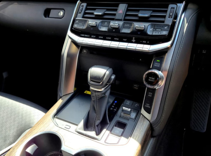 Toyota Land Cruiser 300 2024 (7)