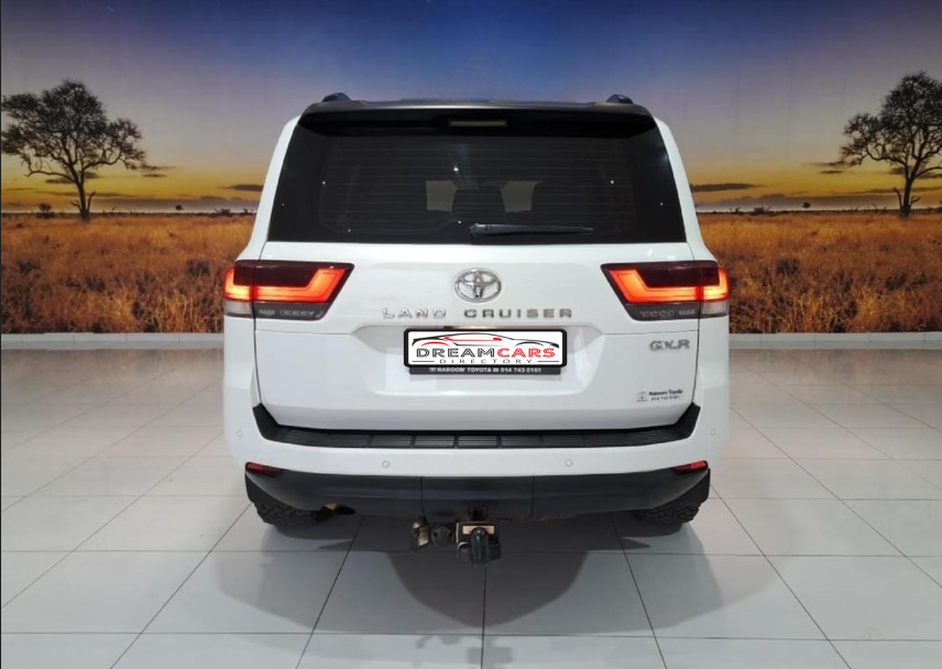 Toyota Land Cruiser 300 2023 (6)