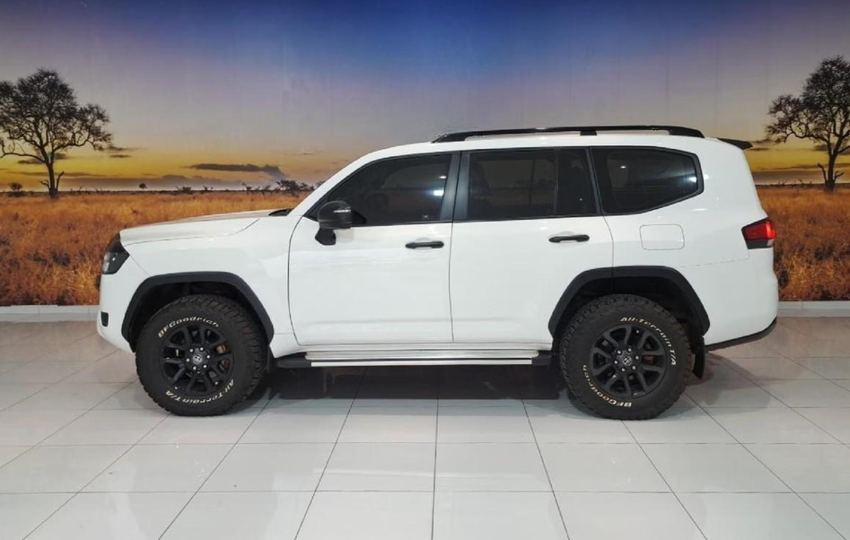 Toyota Land Cruiser 300 2023 (7)