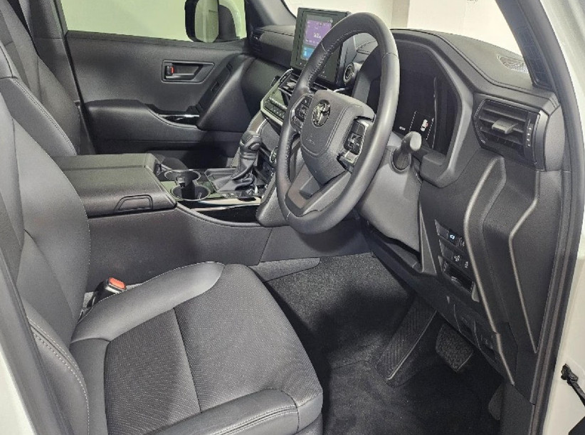 Toyota Land Cruiser 300 2026 (6)