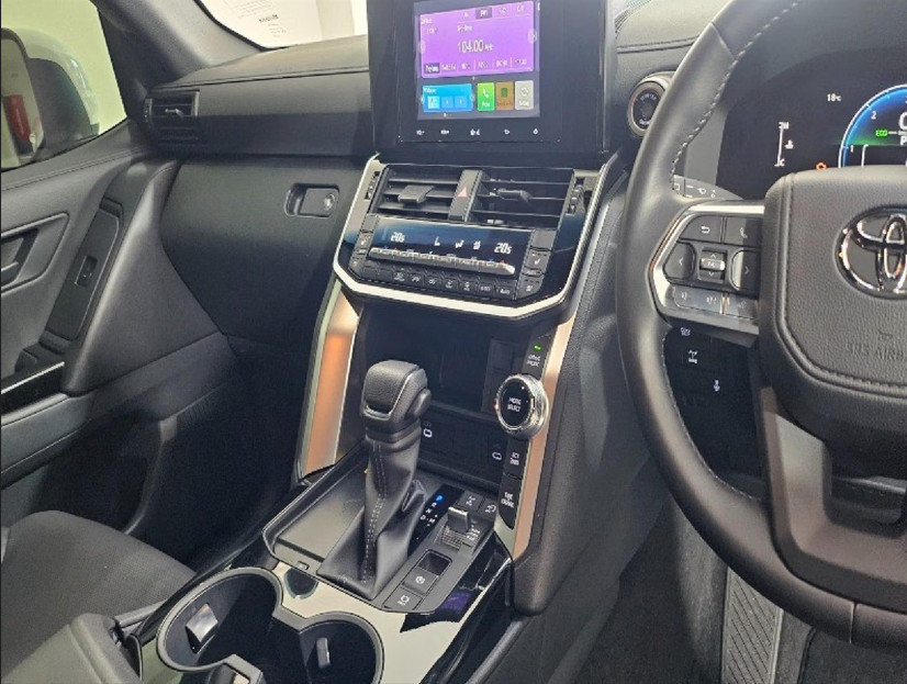 Toyota Land Cruiser 300 2026 (8)