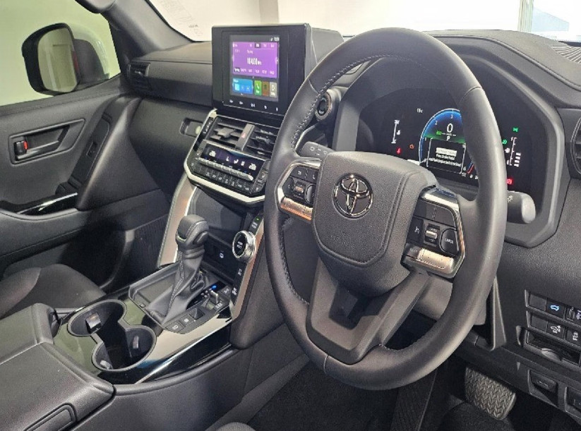 Toyota Land Cruiser 300 2026 (7)