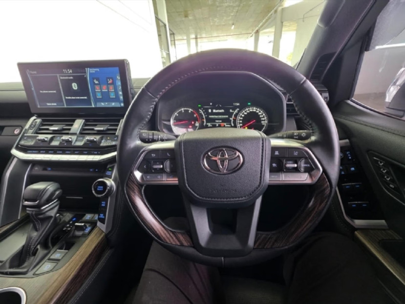 Toyota Land Cruiser 300 2025 (3)