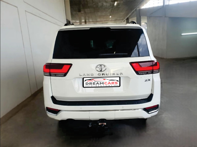 Toyota Land Cruiser 300 2025 (2)
