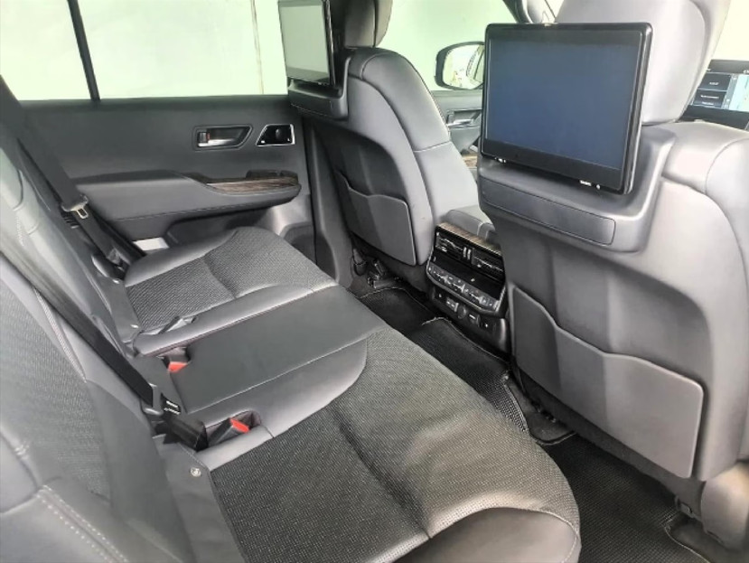 Toyota Land Cruiser 300 2025 (8)