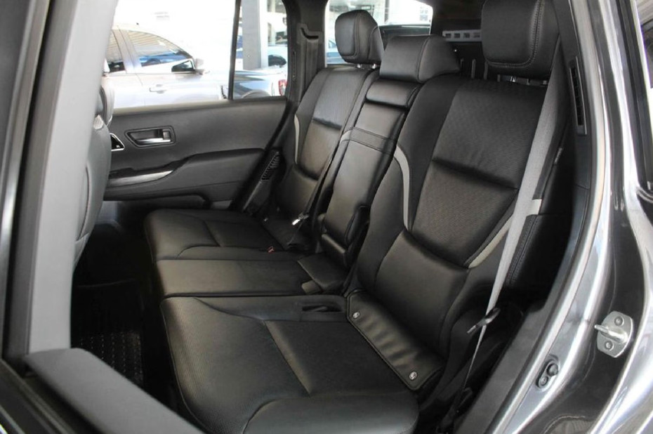 Toyota Land Cruiser 300 2022 (10)