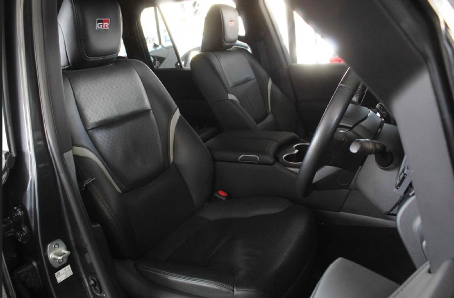 Toyota Land Cruiser 300 2022 (4)