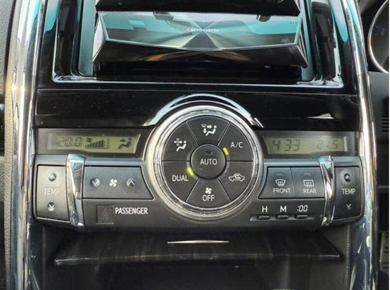 Toyota Mark X 2010 (9)