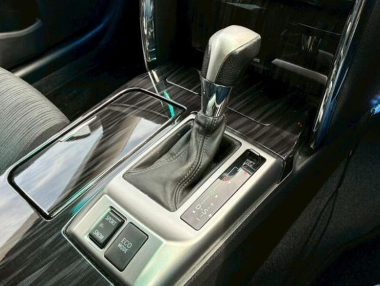 Toyota Mark X 2010 (8)