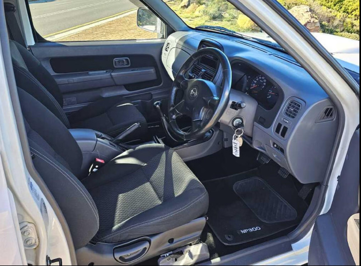 Nissan NP300 2019 (4)