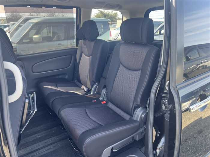 Nissan Serena 2011 (7)