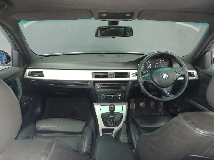 BMW 323i 2008 (5)