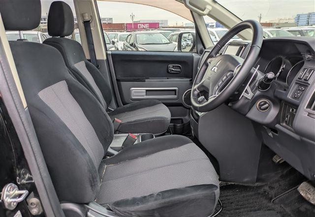 Mitsubishi Delica D:5 2011 (4)