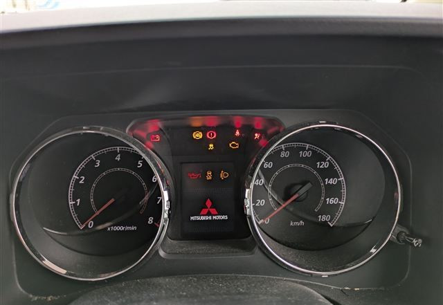 Mitsubishi Delica D:5 2011 (6)