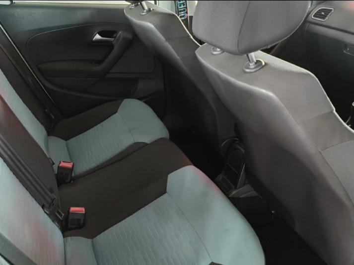 Volkswagen Polo 2012 (6)