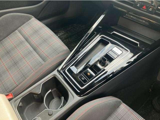 Volkswagen Golf 8 2022 (9)