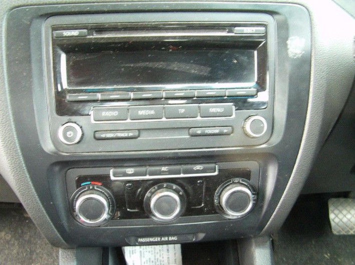 Volkswagen Jetta 6 2012 (5)