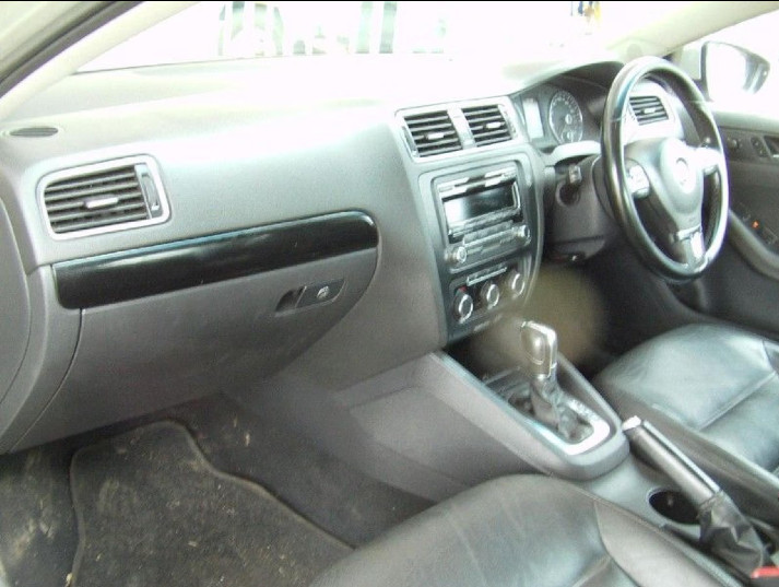 Volkswagen Jetta 6 2012 (7)