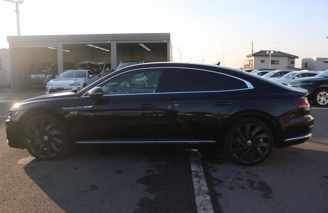 Volkswagen Arteon 2018 (2)