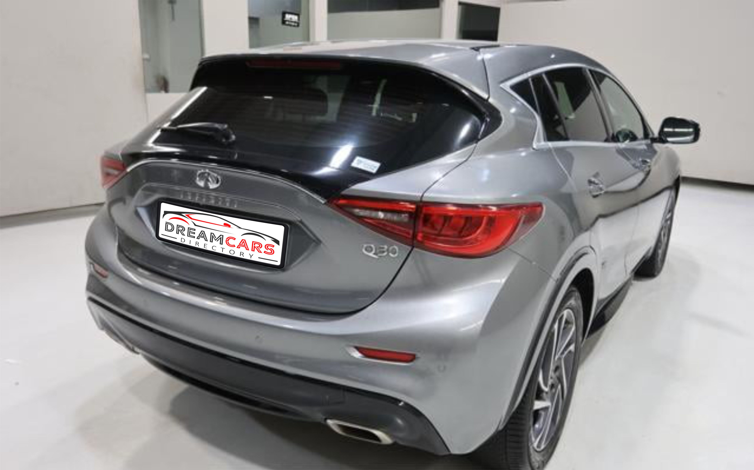 Infiniti Q30 2016 (3)