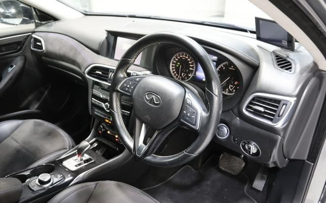 Infiniti Q30 2016 (6)