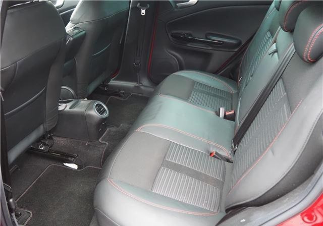 Alfa Romeo Giulietta 2012 (10)