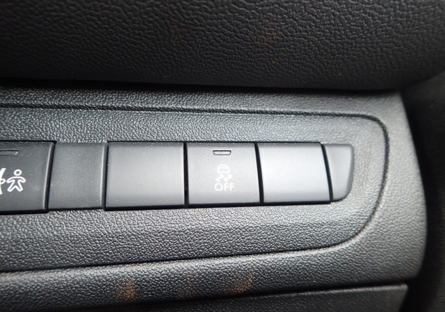Peugeot 208 2013 (8)