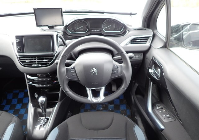 Peugeot 208 2013 (5)