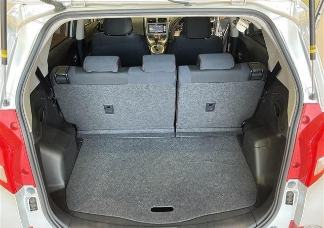 Subaru Trezia 2013 (9)