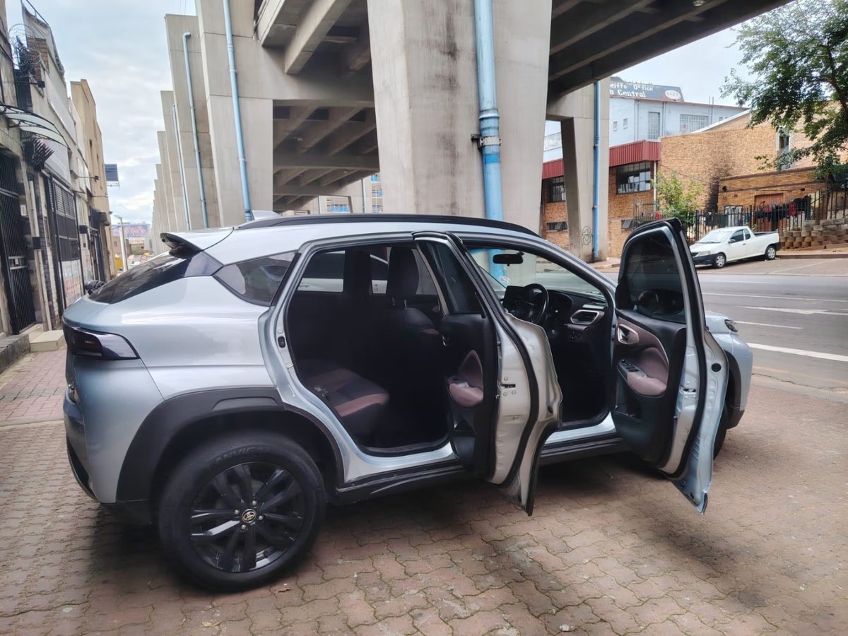 Toyota Starlet Cross 2024 (5)